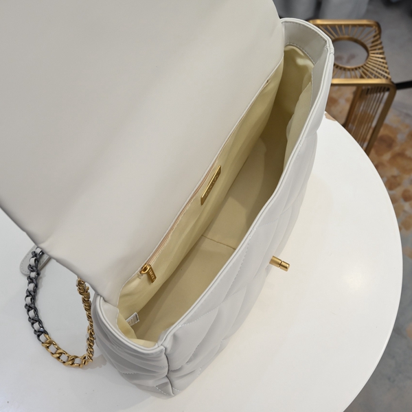 シャネルバッグ着用イメージ